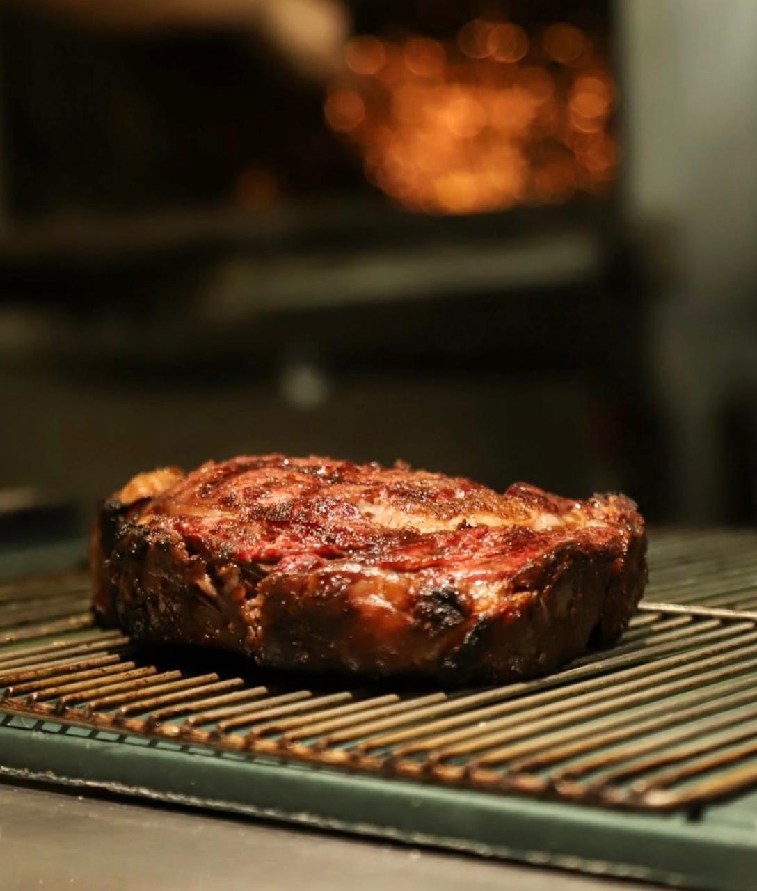 Bife en la parrilla