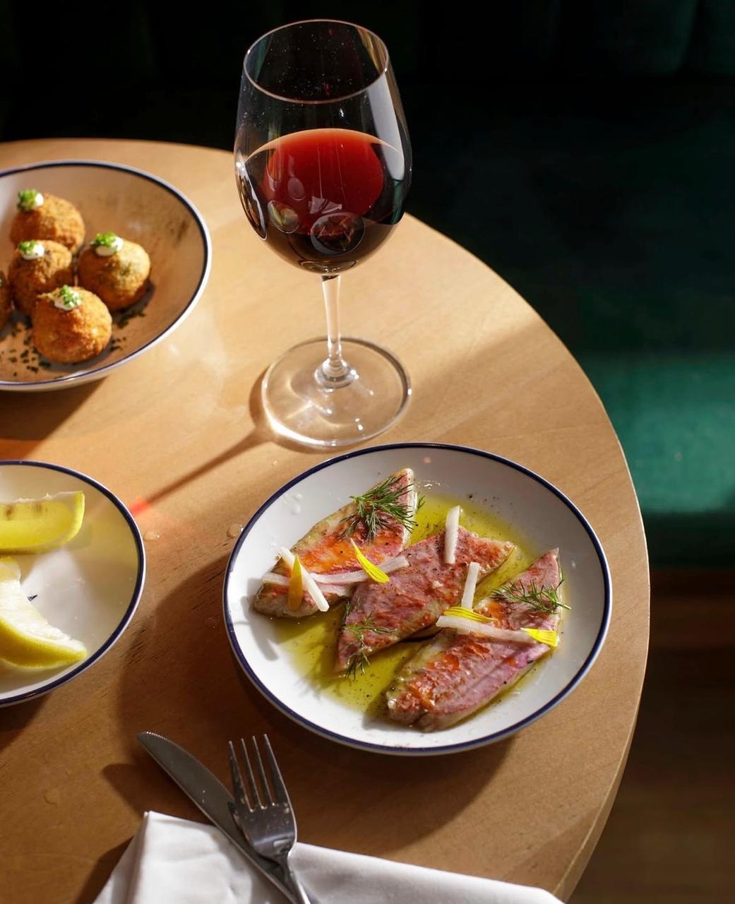 Salmonete con vino