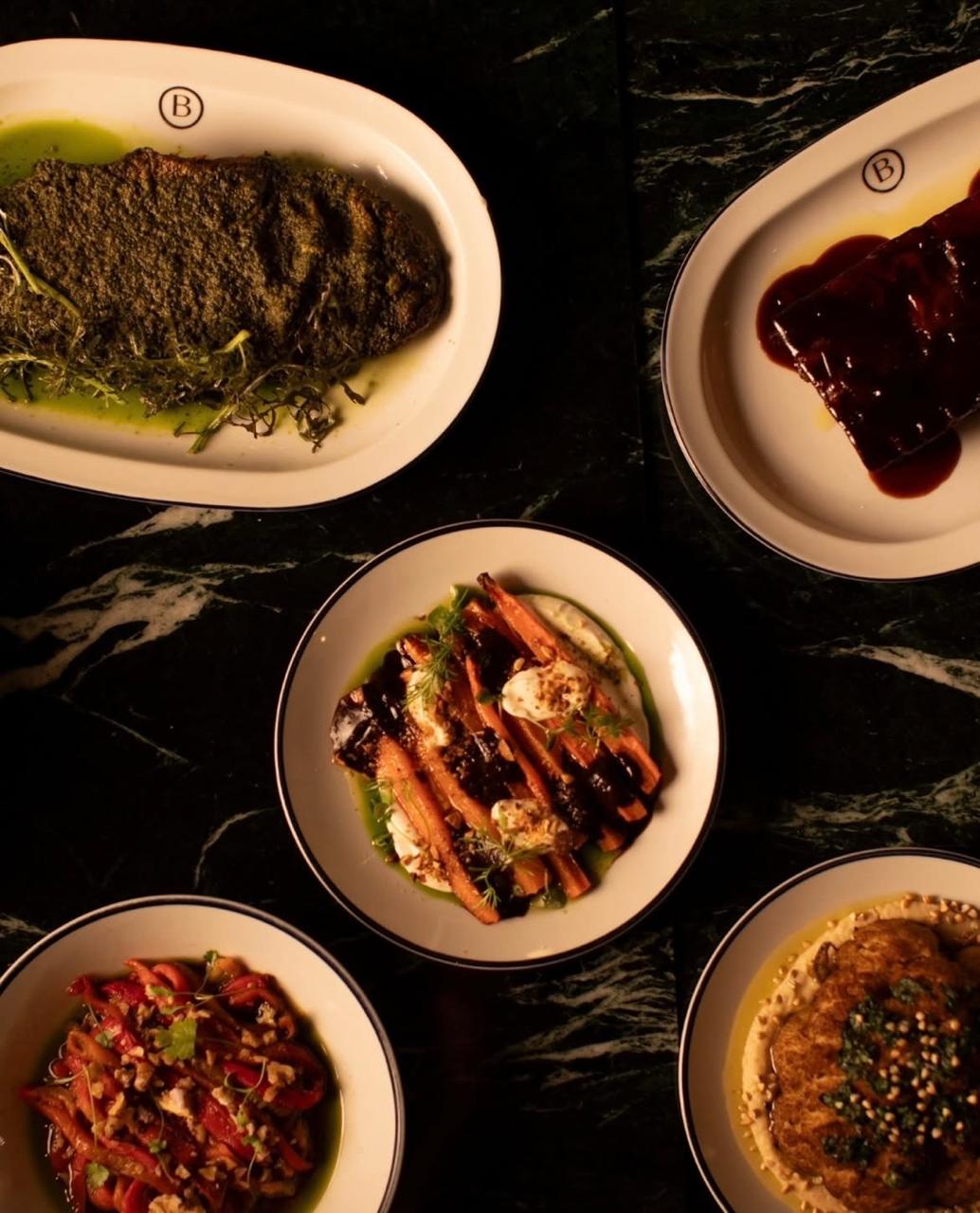 Flat-lay de los platos de Sobremesa